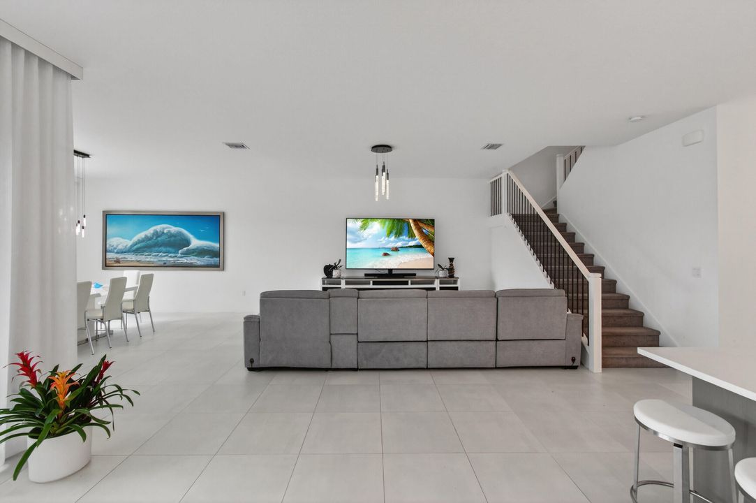 For Rent: $12,000 (5 beds, 5 baths, 3344 Square Feet)