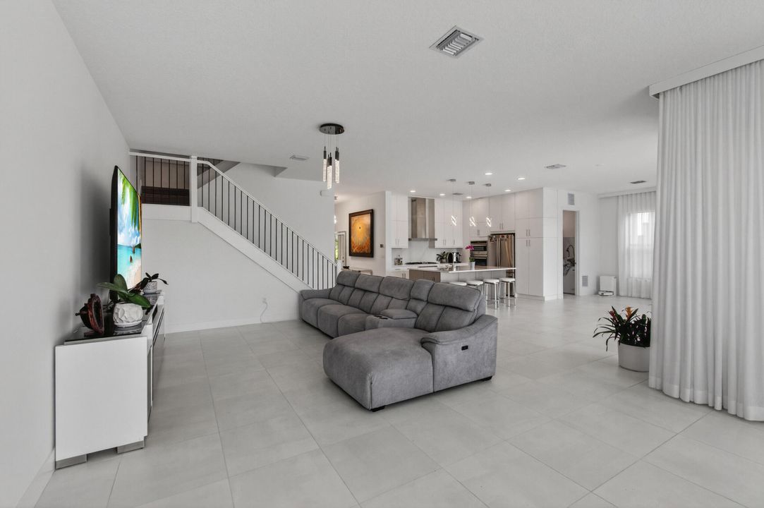 For Rent: $12,000 (5 beds, 5 baths, 3344 Square Feet)