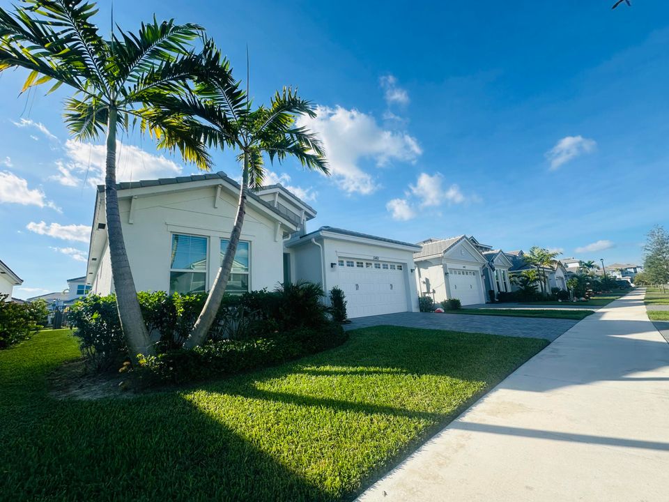 For Rent: $3,145 (3 beds, 2 baths, 1671 Square Feet)