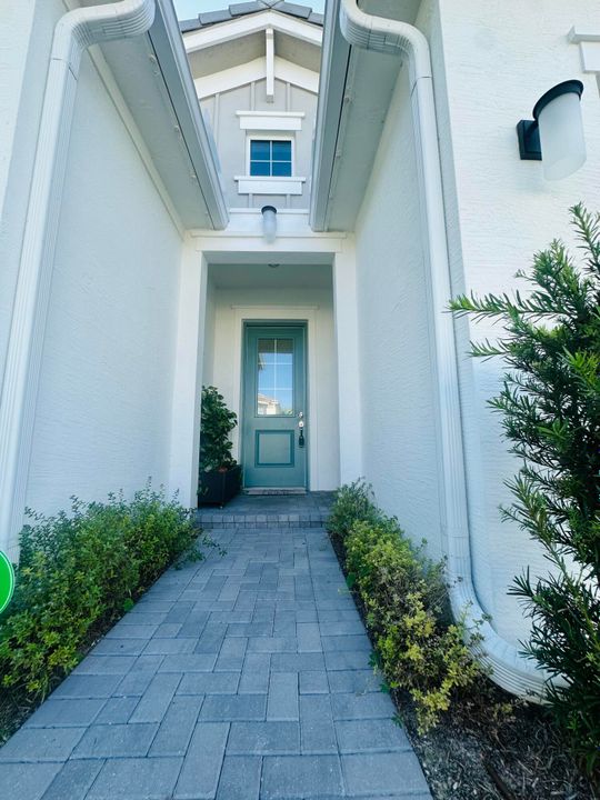 For Rent: $3,145 (3 beds, 2 baths, 1671 Square Feet)