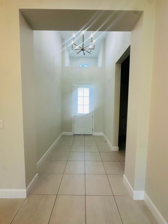 For Rent: $3,145 (3 beds, 2 baths, 1671 Square Feet)