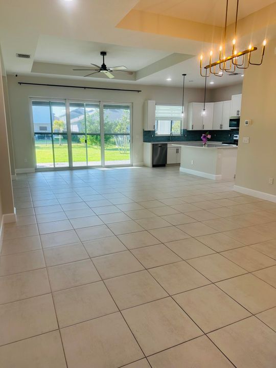 For Rent: $3,145 (3 beds, 2 baths, 1671 Square Feet)