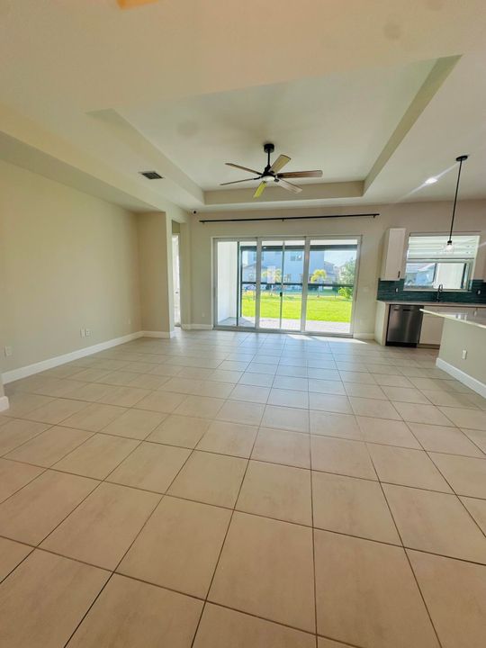 For Rent: $3,145 (3 beds, 2 baths, 1671 Square Feet)