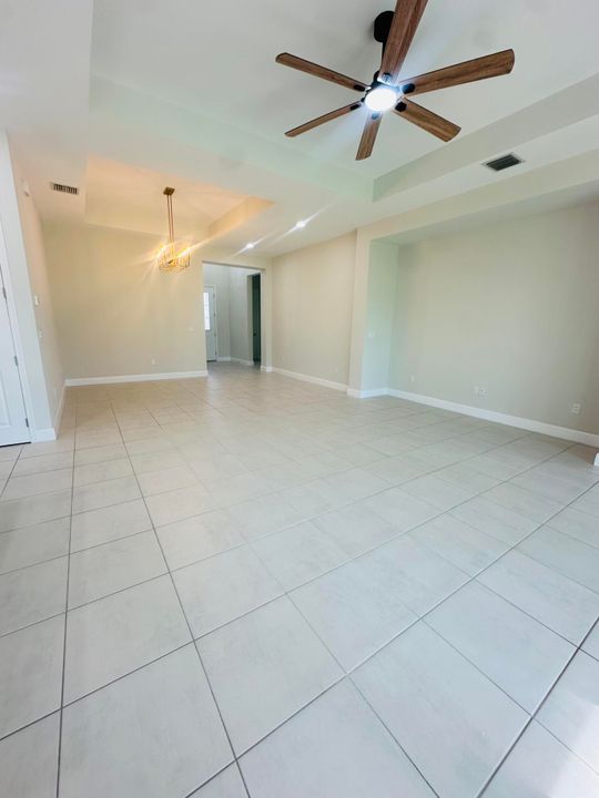 For Rent: $3,145 (3 beds, 2 baths, 1671 Square Feet)