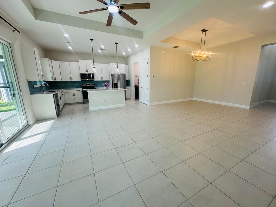 For Rent: $3,145 (3 beds, 2 baths, 1671 Square Feet)