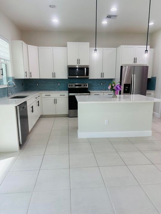 For Rent: $3,145 (3 beds, 2 baths, 1671 Square Feet)