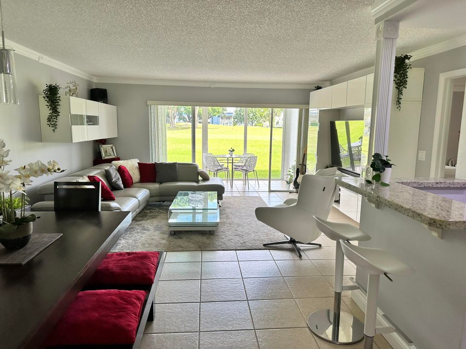 For Rent: $2,500 (2 beds, 2 baths, 1040 Square Feet)