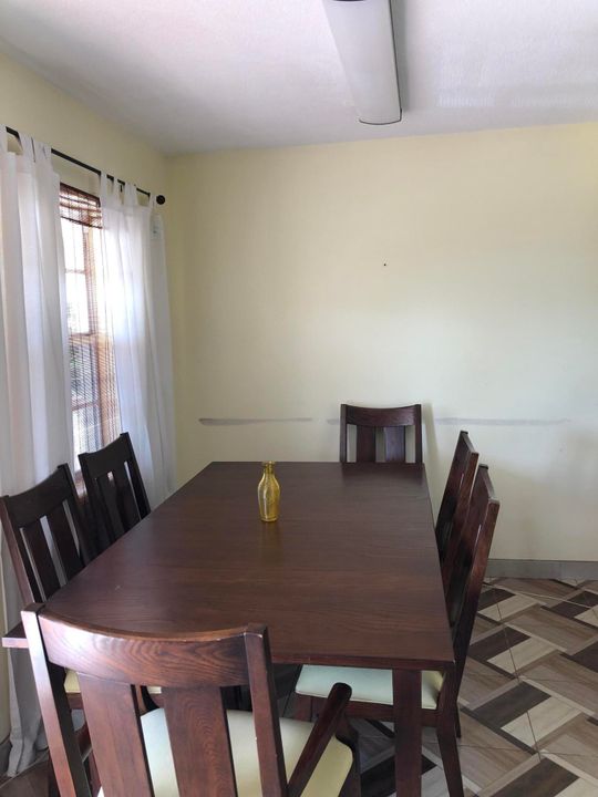 For Rent: $1,500 (2 beds, 1 baths, 850 Square Feet)