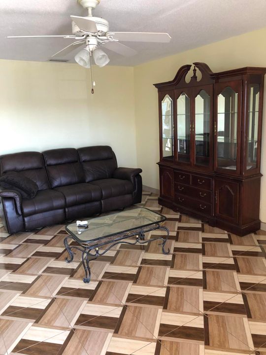 For Rent: $1,500 (2 beds, 1 baths, 850 Square Feet)