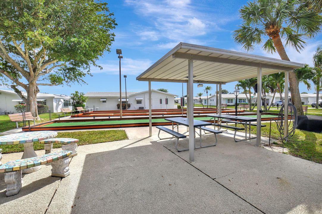 For Sale: $299,000 (2 beds, 2 baths, 1077 Square Feet)