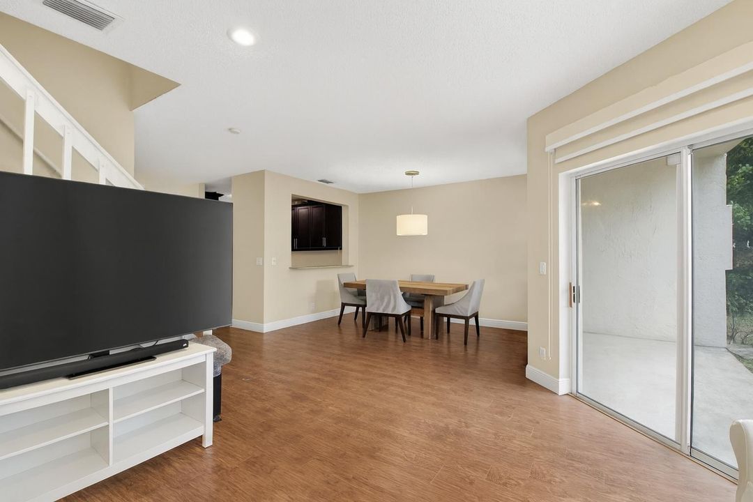 For Sale: $519,900 (4 beds, 2 baths, 1798 Square Feet)