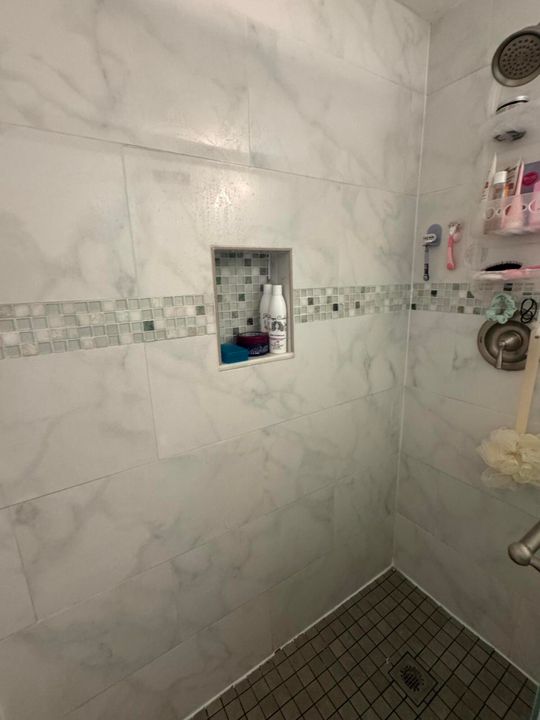 На продажу: $229,900 (2 спален, 2 ванн, 1050 Квадратных фут)