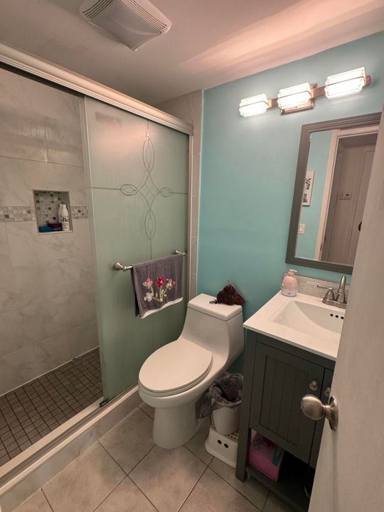 На продажу: $229,900 (2 спален, 2 ванн, 1050 Квадратных фут)