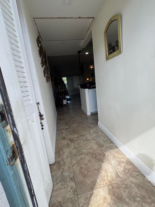 На продажу: $229,900 (2 спален, 2 ванн, 1050 Квадратных фут)