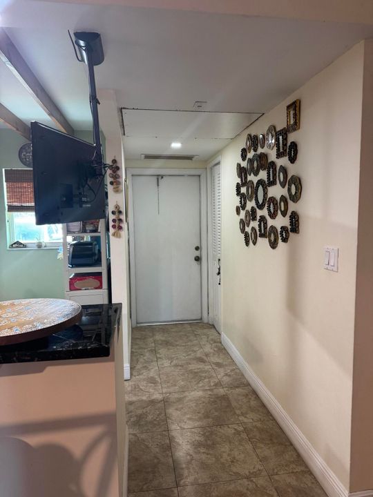 На продажу: $229,900 (2 спален, 2 ванн, 1050 Квадратных фут)