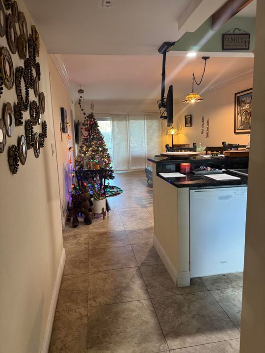 На продажу: $229,900 (2 спален, 2 ванн, 1050 Квадратных фут)