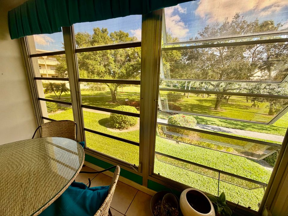 For Sale: $128,000 (2 beds, 2 baths, 1156 Square Feet)