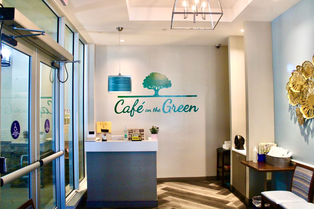 For Sale: $128,000 (2 beds, 2 baths, 1156 Square Feet)