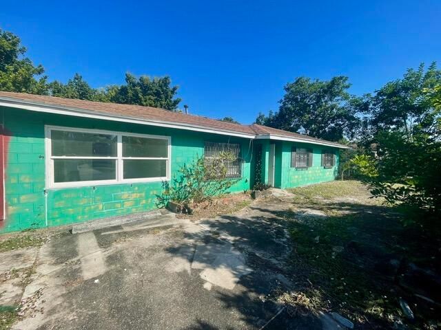 For Sale: $259,000 (3 beds, 1 baths, 2268 Square Feet)