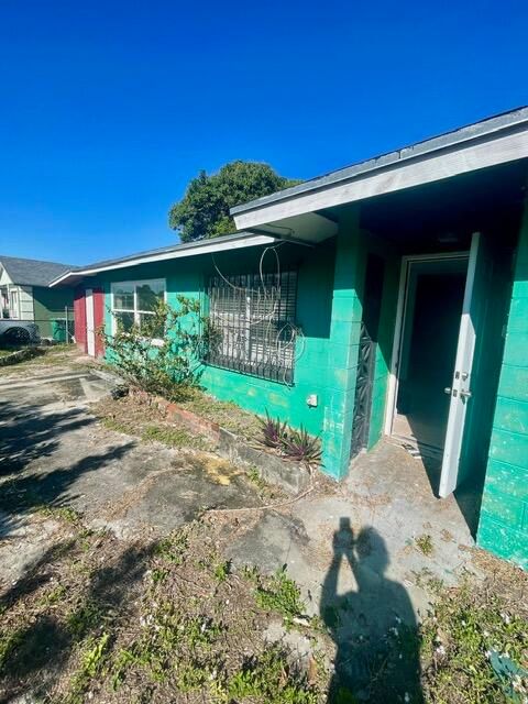 For Sale: $259,000 (3 beds, 1 baths, 2268 Square Feet)