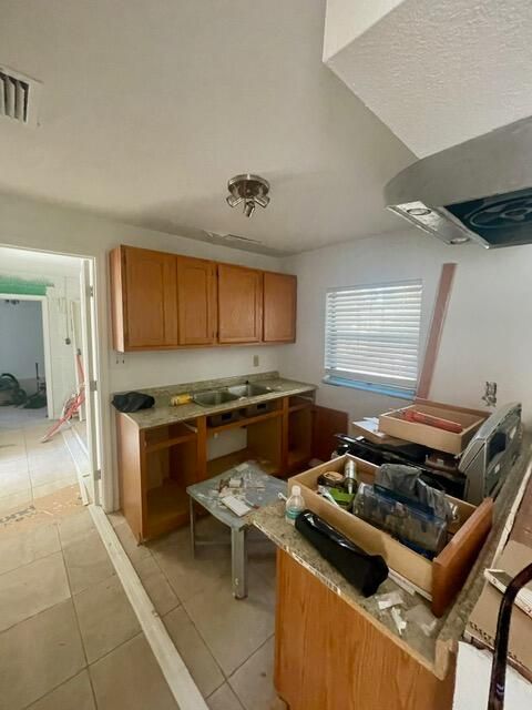 For Sale: $259,000 (3 beds, 1 baths, 2268 Square Feet)