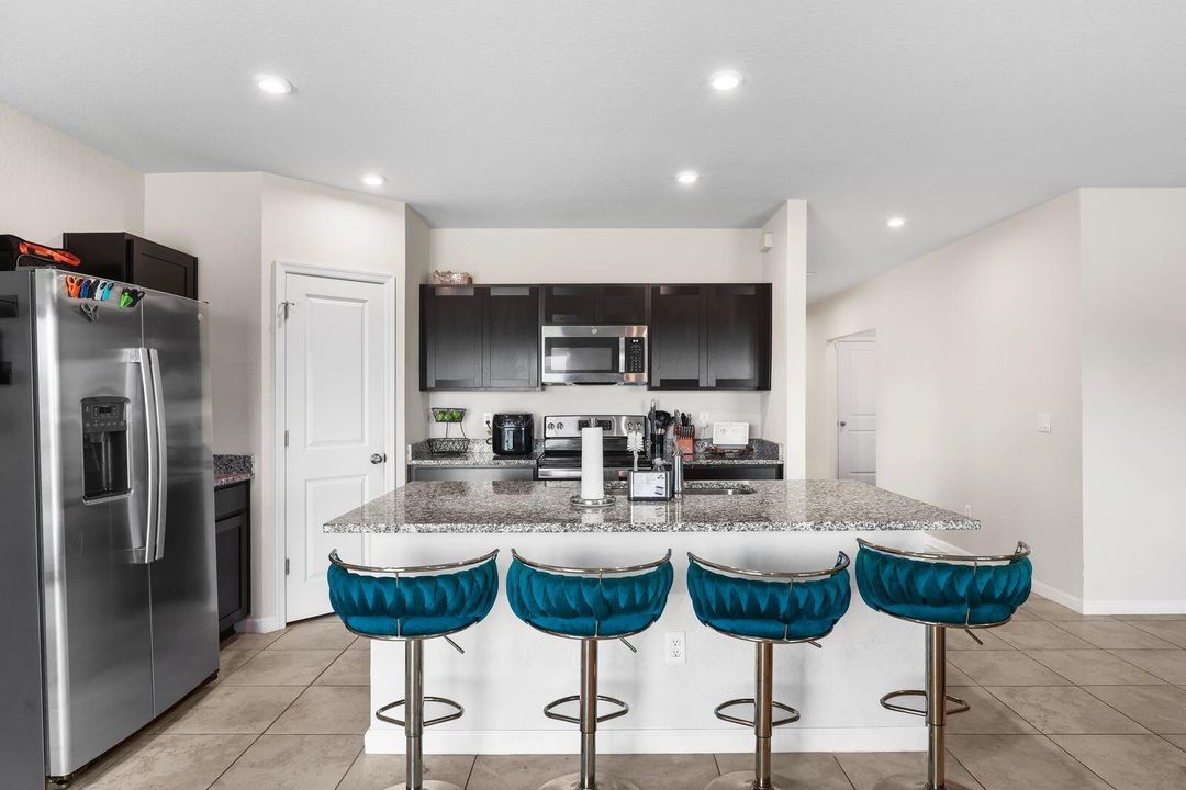 For Sale: $407,000 (4 beds, 2 baths, 1729 Square Feet)