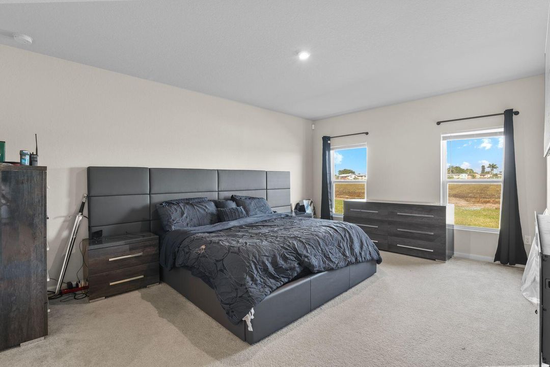 For Sale: $407,000 (4 beds, 2 baths, 1729 Square Feet)