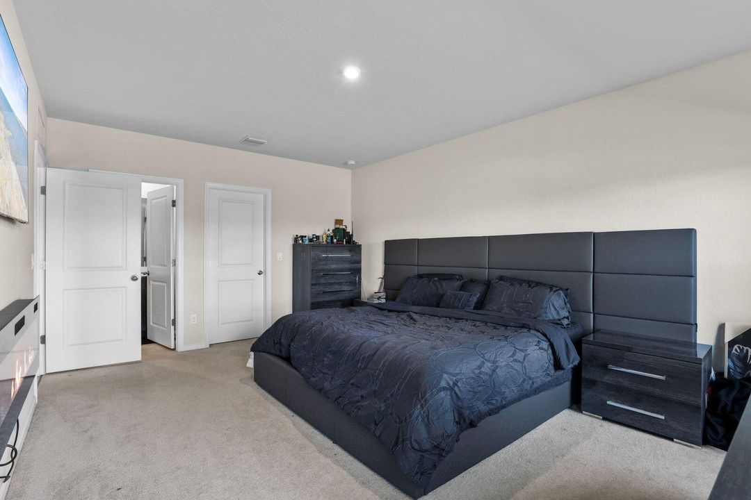 For Sale: $407,000 (4 beds, 2 baths, 1729 Square Feet)