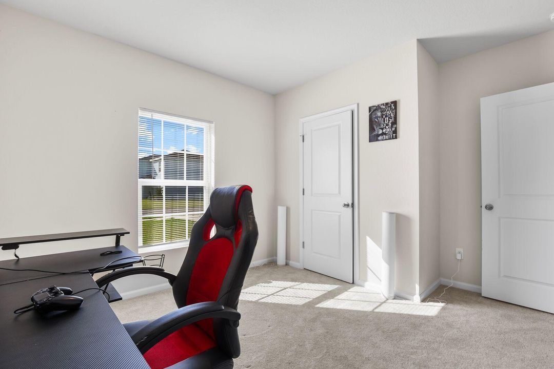 For Sale: $407,000 (4 beds, 2 baths, 1729 Square Feet)