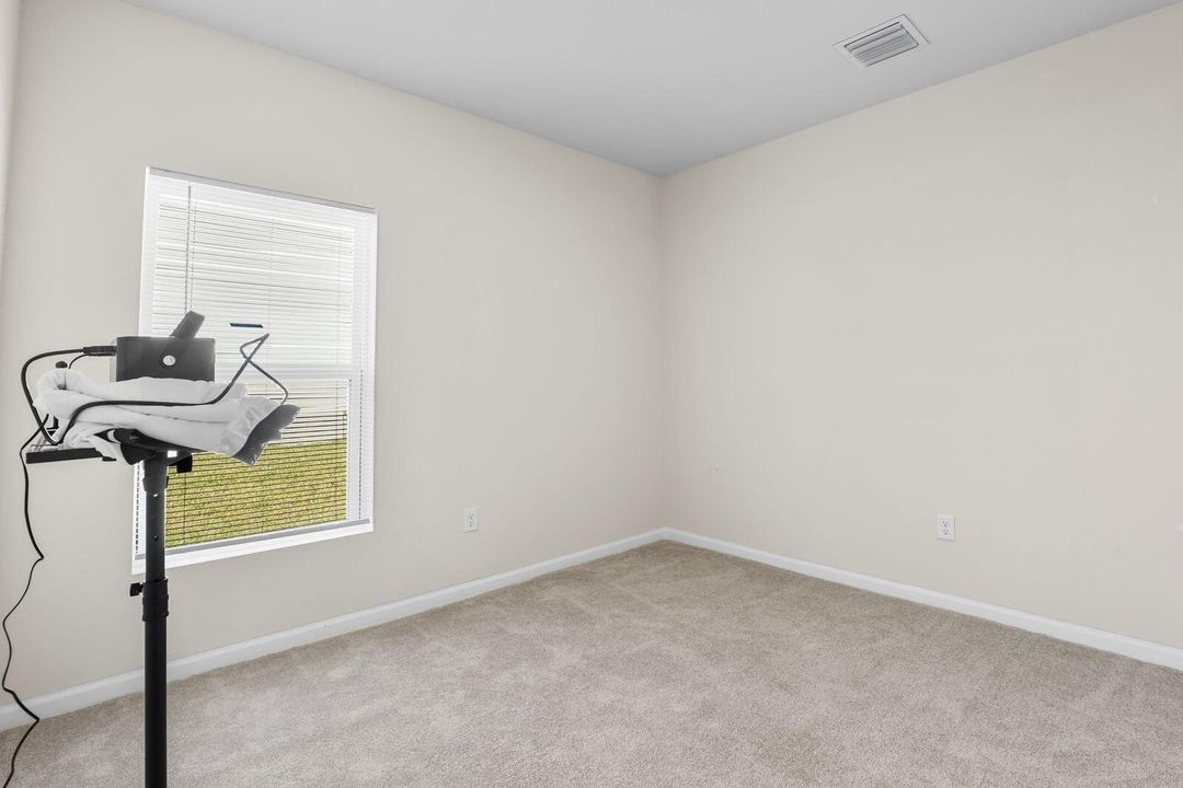 For Sale: $407,000 (4 beds, 2 baths, 1729 Square Feet)