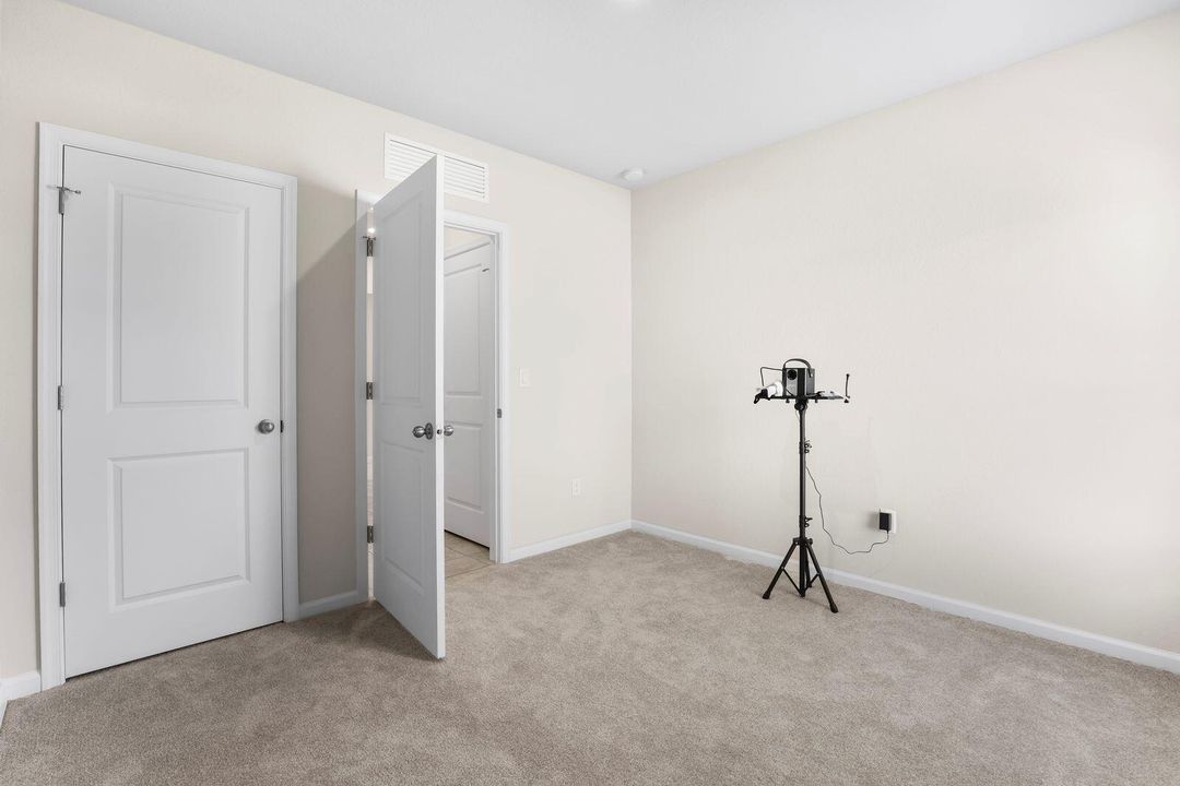 For Sale: $407,000 (4 beds, 2 baths, 1729 Square Feet)