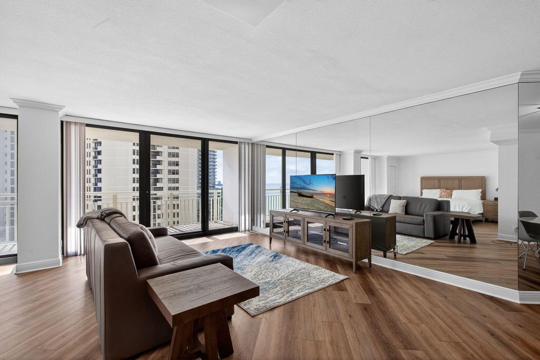 En Venta: $739,000 (1 camas, 1 baños, 909 Pies cuadrados)