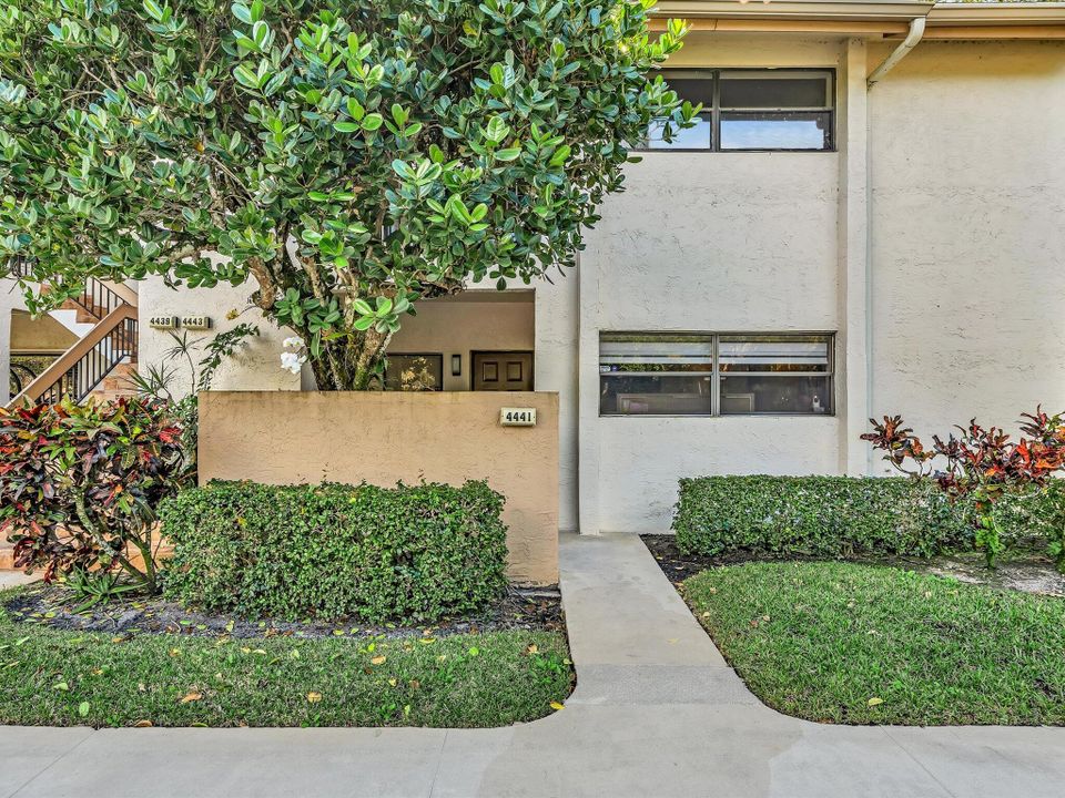 На продажу: $265,000 (2 спален, 2 ванн, 1100 Квадратных фут)