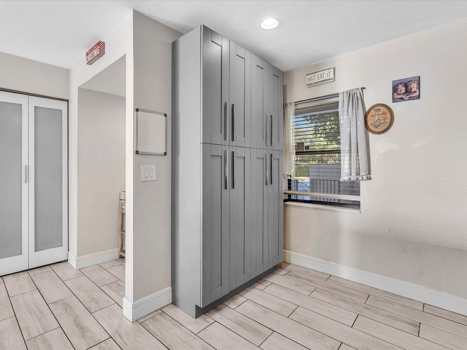 На продажу: $265,000 (2 спален, 2 ванн, 1100 Квадратных фут)