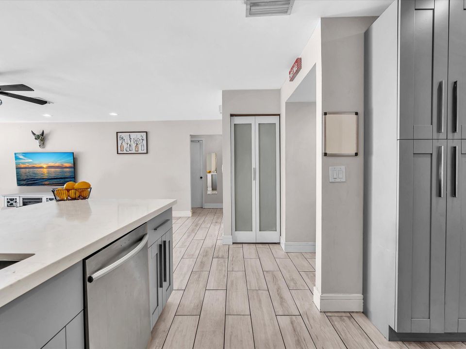 На продажу: $265,000 (2 спален, 2 ванн, 1100 Квадратных фут)