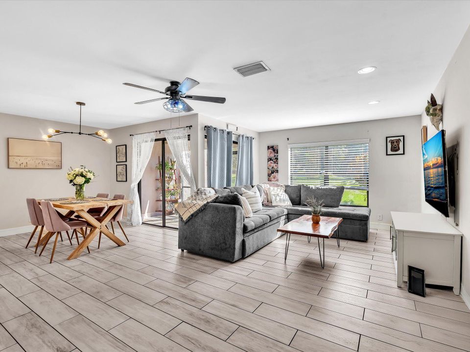 На продажу: $265,000 (2 спален, 2 ванн, 1100 Квадратных фут)