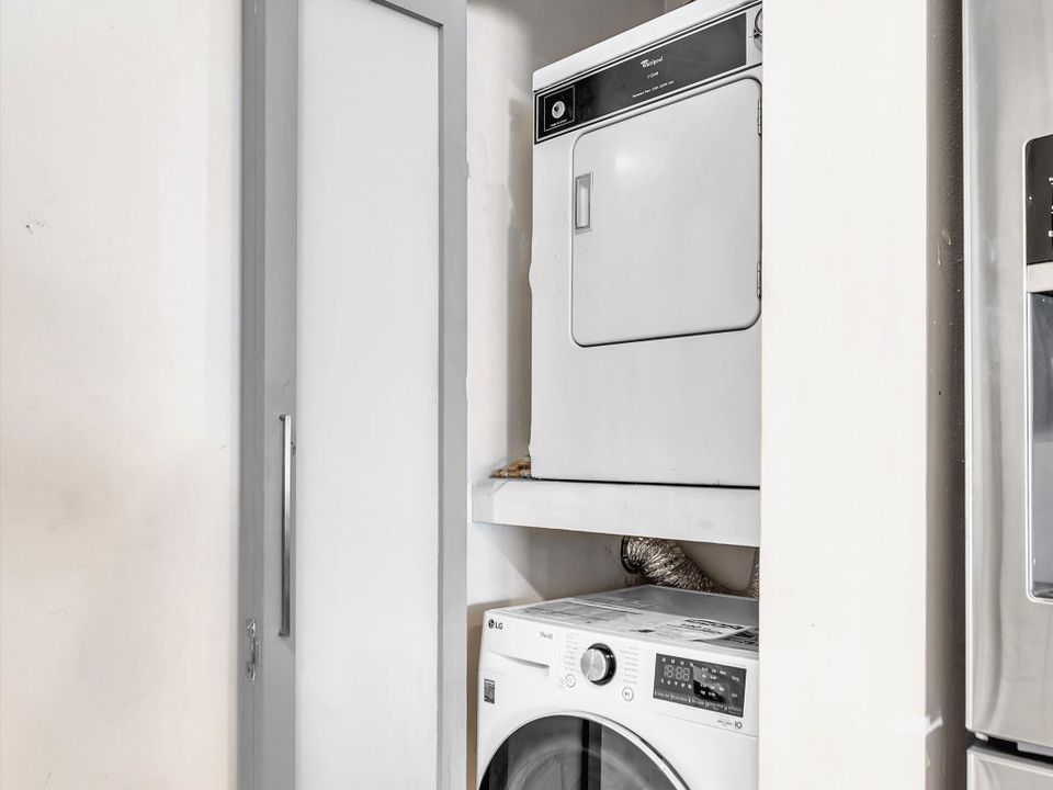 На продажу: $265,000 (2 спален, 2 ванн, 1100 Квадратных фут)