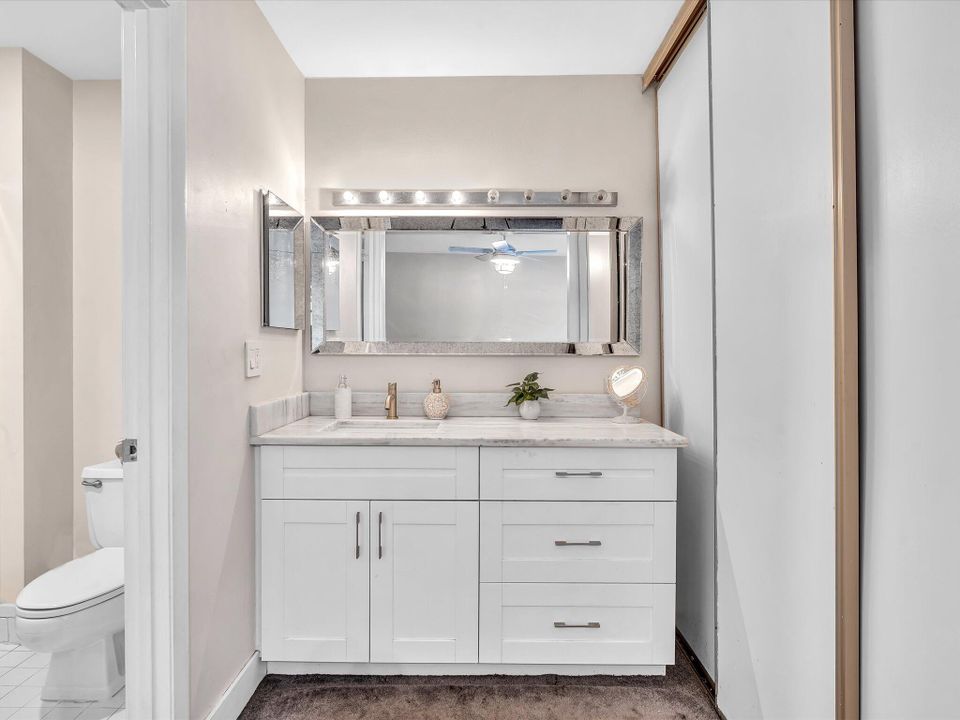 На продажу: $265,000 (2 спален, 2 ванн, 1100 Квадратных фут)