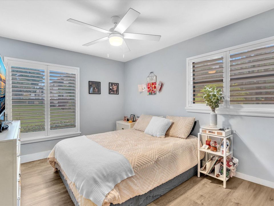 На продажу: $265,000 (2 спален, 2 ванн, 1100 Квадратных фут)