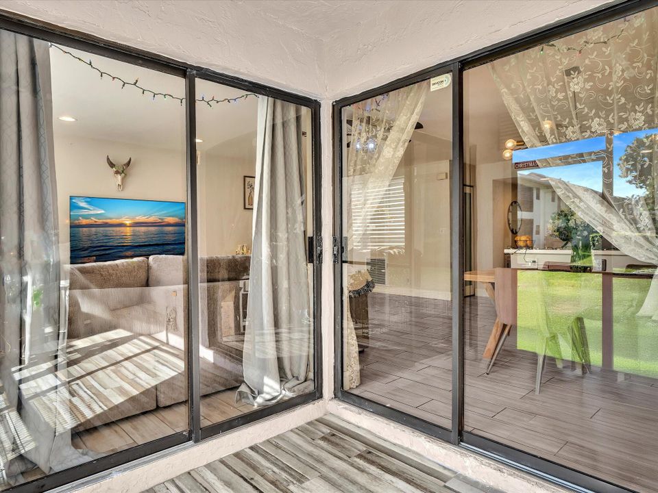 На продажу: $265,000 (2 спален, 2 ванн, 1100 Квадратных фут)