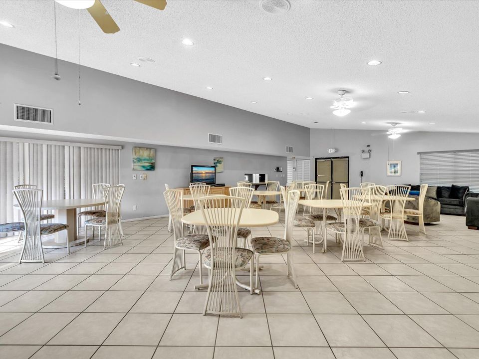 На продажу: $265,000 (2 спален, 2 ванн, 1100 Квадратных фут)