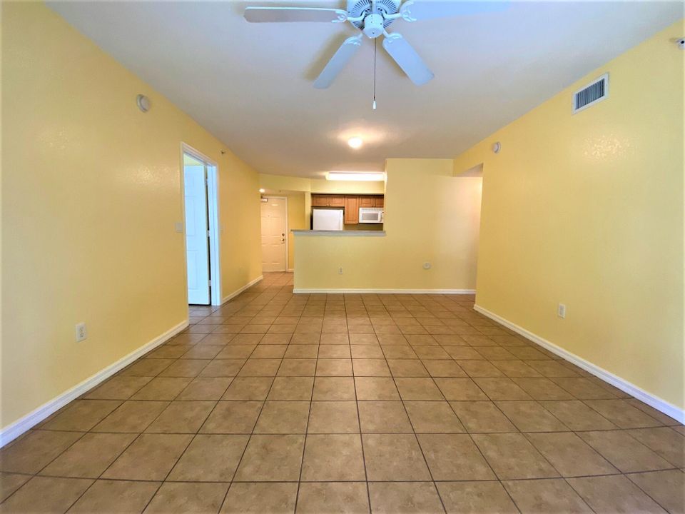 For Rent: $2,100 (2 beds, 2 baths, 880 Square Feet)