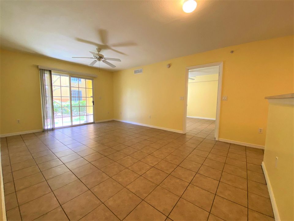 For Rent: $2,100 (2 beds, 2 baths, 880 Square Feet)