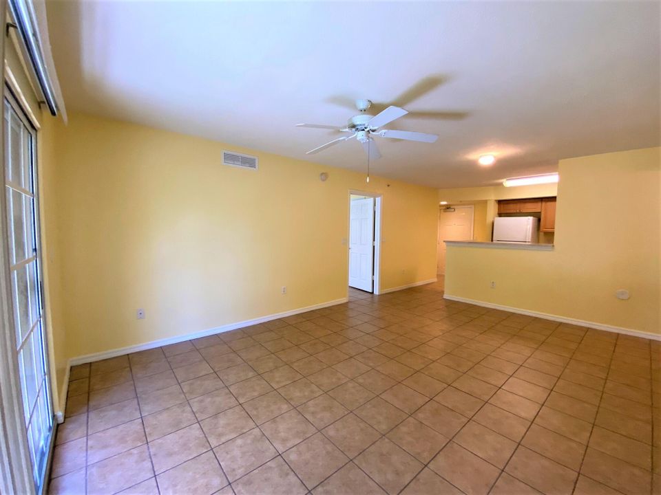 For Rent: $2,100 (2 beds, 2 baths, 880 Square Feet)