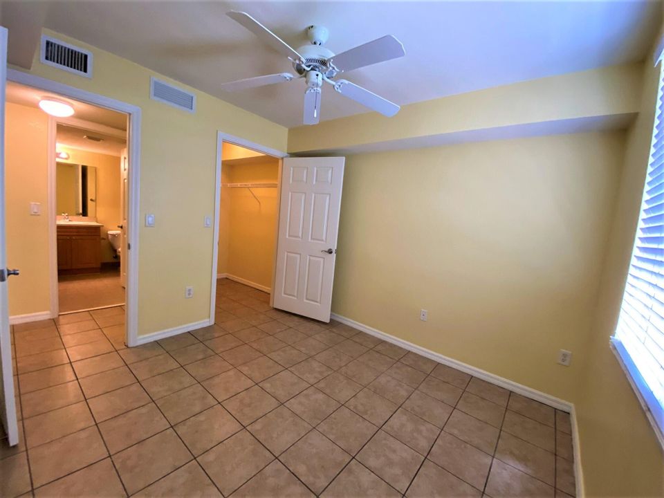 For Rent: $2,100 (2 beds, 2 baths, 880 Square Feet)