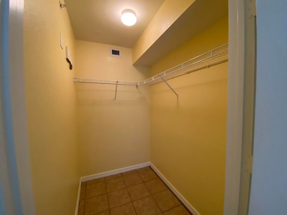 For Rent: $2,100 (2 beds, 2 baths, 880 Square Feet)