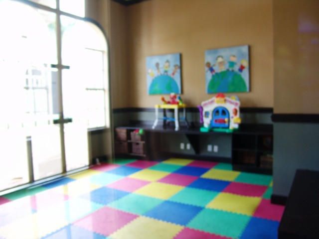 For Rent: $2,100 (2 beds, 2 baths, 880 Square Feet)