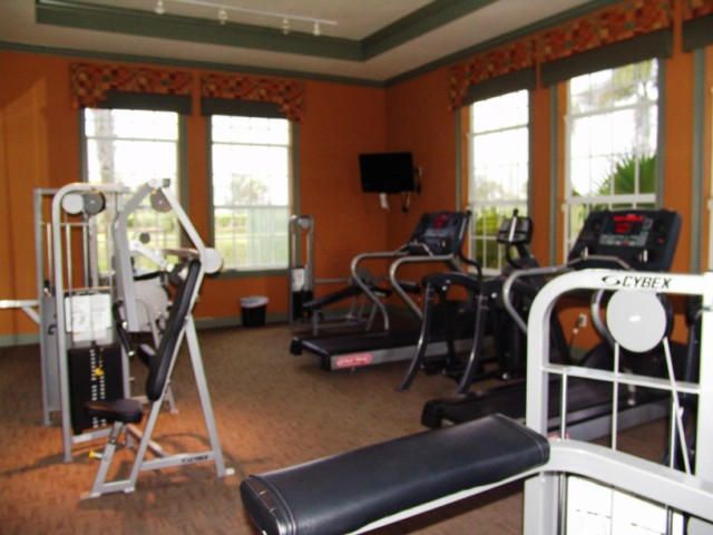 For Rent: $2,100 (2 beds, 2 baths, 880 Square Feet)