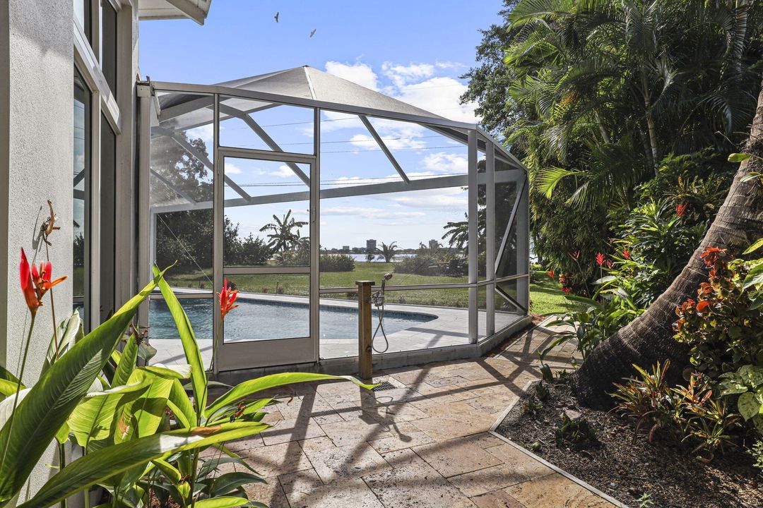 На продажу: $1,750,000 (6 спален, 4 ванн, 3611 Квадратных фут)