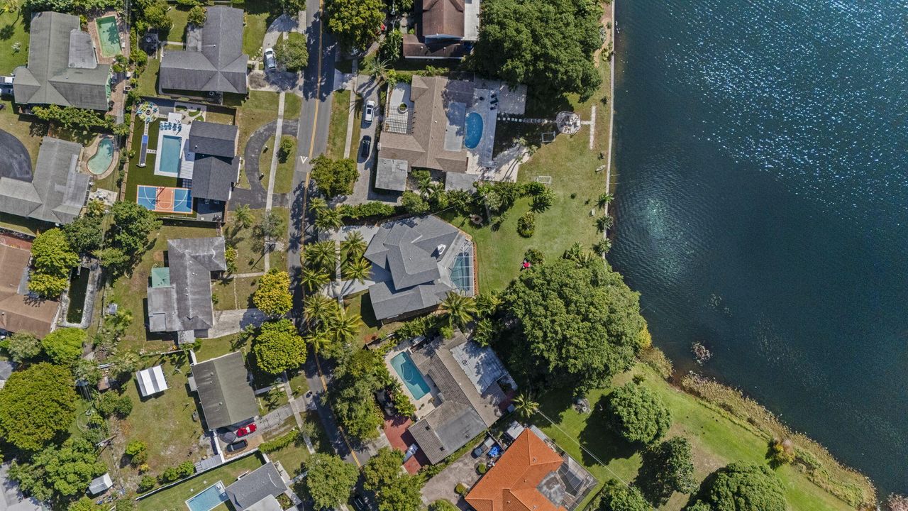 На продажу: $1,750,000 (6 спален, 4 ванн, 3611 Квадратных фут)